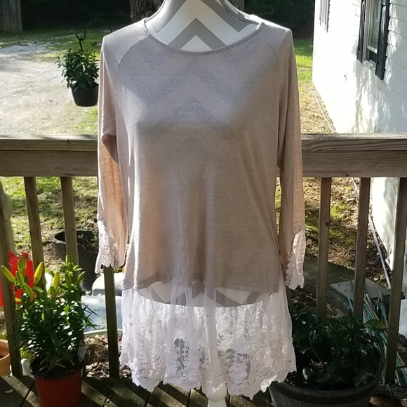 Wishlist Tops - Beige tunic with lace